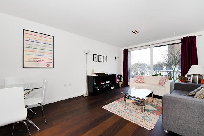 1 Bedroom Flat To Rent In Wenlock Building, Wharf Road, N1