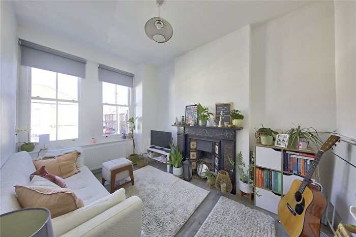 2 Bedroom Flat To Rent In Prairie Street, SW8