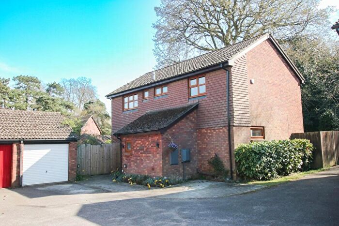 4 Bedroom Detached House For Sale In Quartz Close, Wokingham, RG41
