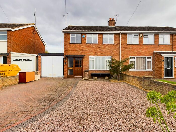 3 Bedroom Semi-Detached House To Rent In Bramley Road, Tewkesbury, GL20