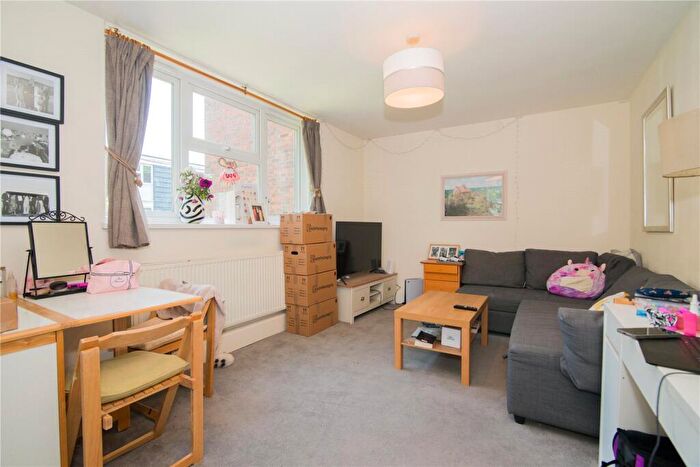 1 Bedroom Flat To Rent In Falcon Grove, The Falcons, SW11