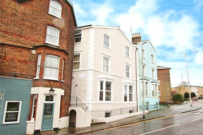 1 Bedroom Flat For Sale In Ramsgate Road, Broadstairs, Kent, CT10