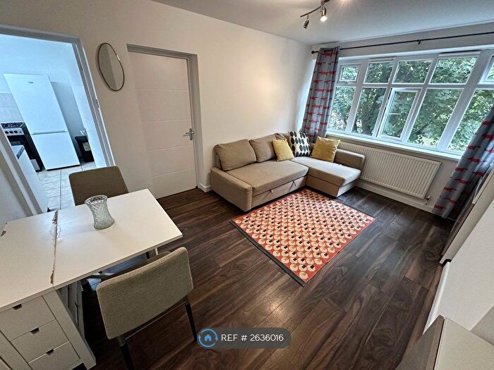 1 Bedroom Flat To Rent In Harling Court, London, SW11