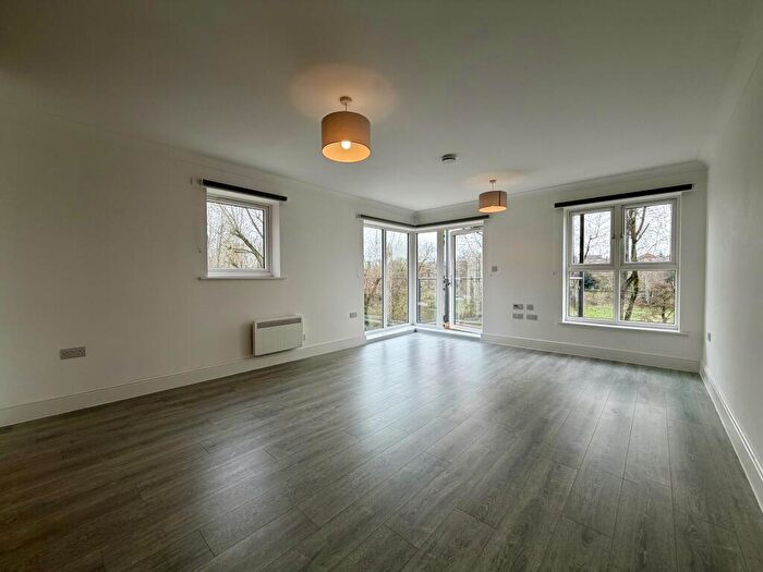 2 Bedroom Apartment To Rent In Kingfisher Close, Warwick, CV34