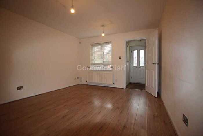2 Bedroom End Of Terrace House To Rent In Brocade Close, Trinity Riverside, M3