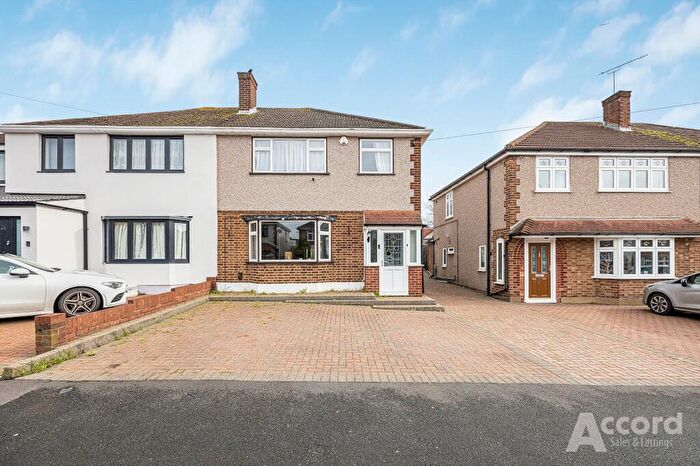 3 Bedroom Semi-Detached House For Sale In Glenton Way, Romford, RM1