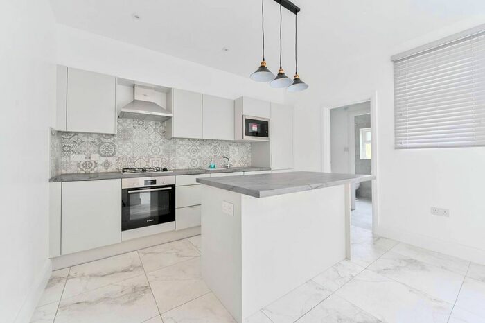 4 Bedroom Property To Rent In Donnybrook Road, Streatham Vale, London, SW16