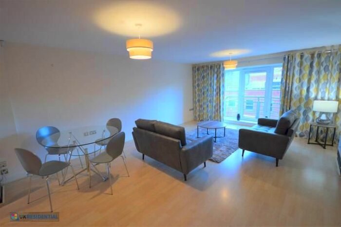 2 Bedroom Flat To Rent In Westfield Terrace, Sheffield, South Yorkshire, Uk, S1