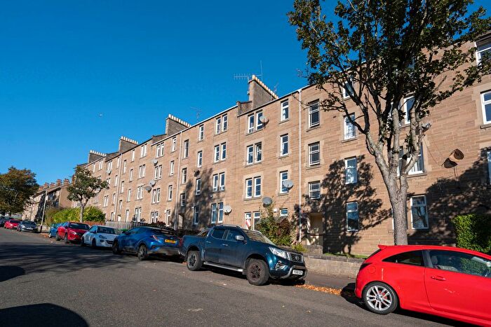 2 Bedroom Flat To Rent In Scott Street, Dundee, Angus, DD2