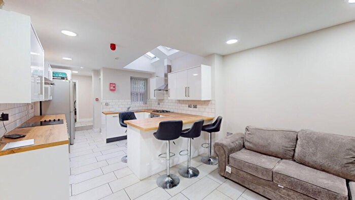 6 Bedroom House To Rent In North Road, Selly Oak, B29