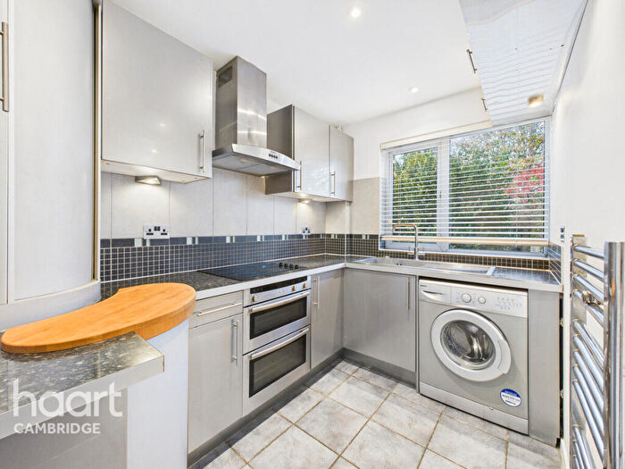 3 Bedroom End Of Terrace House For Sale In Hazelwood Close, Cambridge, CB4