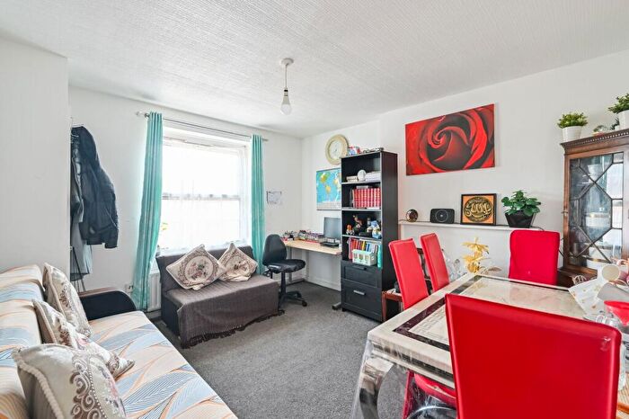 2 Bedroom Flat For Sale In Devons Road, , Bow, London, E3