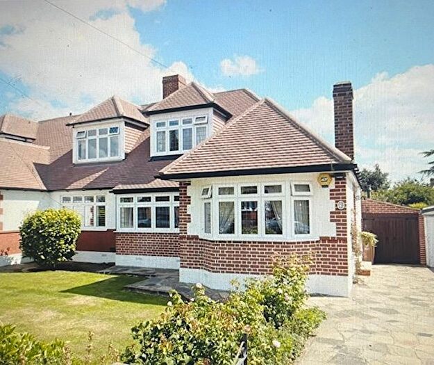 3 Bedroom Bungalow For Sale In Lenham Road, Bexleyheath, DA7