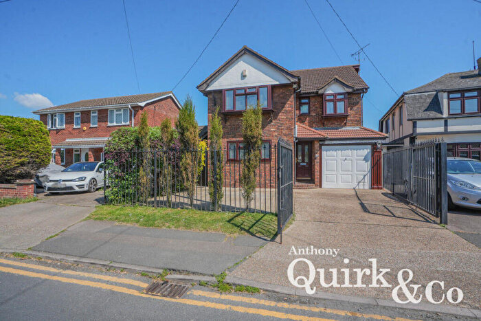 4 Bedroom Detached House For Sale In Larup Avenue, Canvey Island, SS8