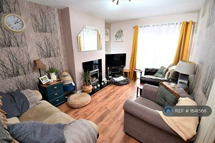 3 Bedroom End Of Terrace House To Rent In Kerrera Drive, Salford, M5