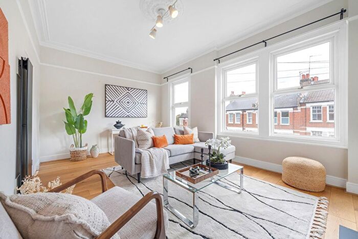 2 Bedroom Flat For Sale In Kingswood Road, SW2