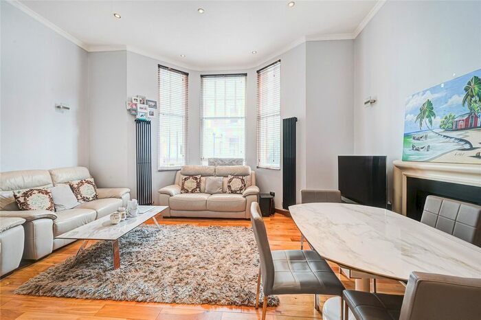 3 Bedroom Flat To Rent In Wetherby Gardens, South Kensington, SW5