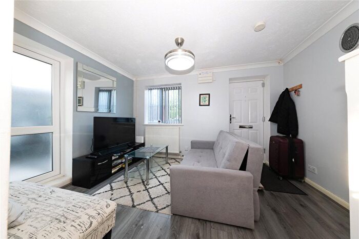 1 Bedroom End Of Terrace House For Sale In The Dell, Luton, Bedfordshire, LU2