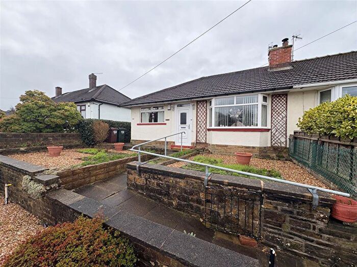 2 Bedroom Semi-detached Bungalow For Sale In The Avenue, Clayton, Bradford, BD14