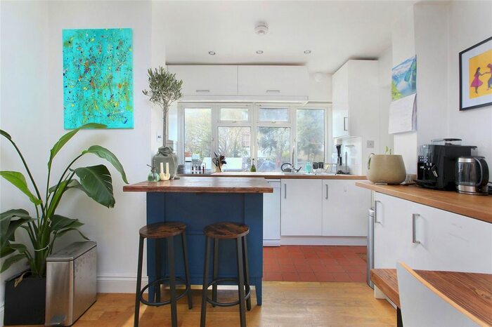 1 Bedroom Flat To Rent In Grandison Road, Battersea, London, SW11