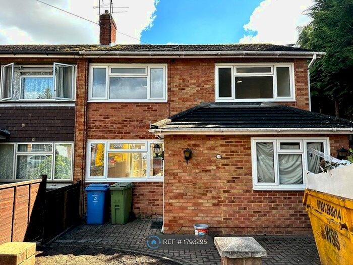4 Bedroom Semi-Detached House To Rent In Barton Close, Aldershot, GU11