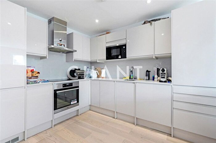 1 Bedroom Flat To Rent In Cromwell Road, Kingston Upon Thames, KT2