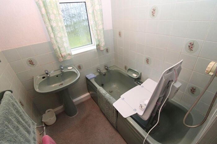 3 Bedroom Bungalow For Sale In Downs Crescent, Gawber, Barnsley, S75