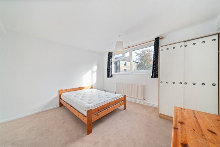 2 Bedroom Flat To Rent In Netherwood Road, London, W14