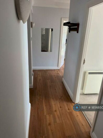 2 Bedroom Flat To Rent In Grosvenor Court, Guildford, GU4