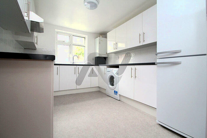5 Bedroom Maisonette To Rent In Eversholt Street, Mornington Crescent, London, NW1