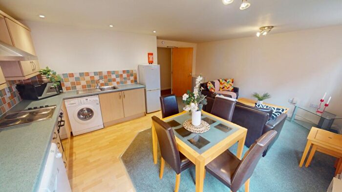 2 Bedroom Flat To Rent In Flat Royal VIctoria Court, NG7