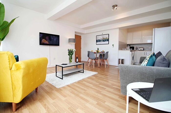 2 Bedroom Flat To Rent In Kilvey Terrace, Swansea, SA1