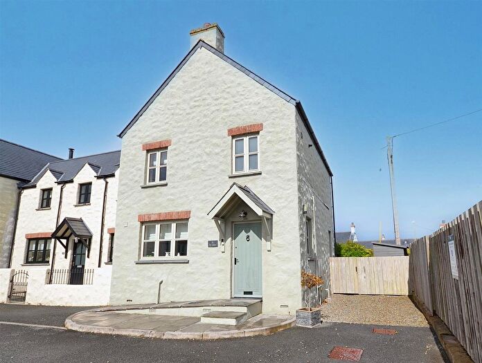 3 Bedroom Semi-Detached House For Sale In West Street, Newport, SA42