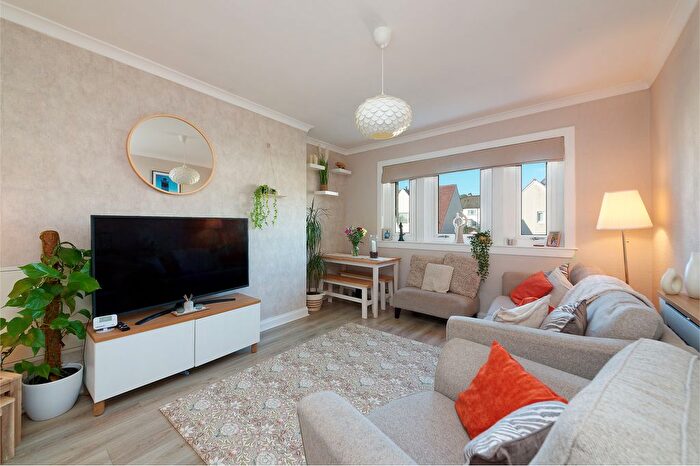 2 Bedroom Flat For Sale In Wheatlands Drive, Kilbarchan, PA10