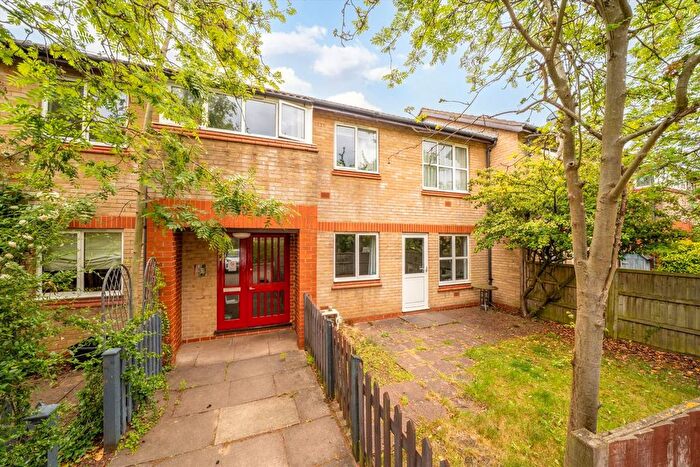 2 Bedroom Maisonette For Sale In Blyth Close, Twickenham, TW1