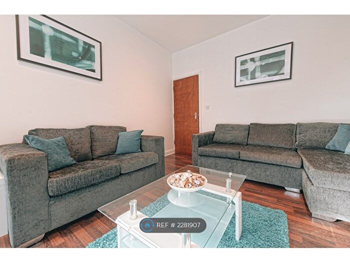 2 Bedroom Flat To Rent In Elford Grove, Leeds, LS8