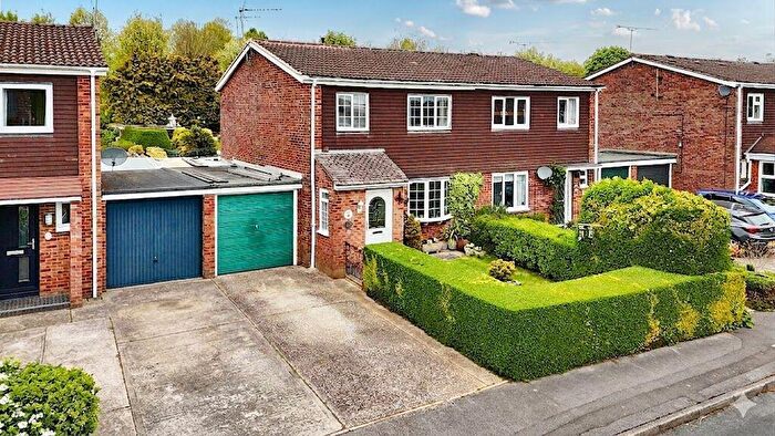 3 Bedroom Terraced House For Sale In Alexandra Road, Alton, GU34