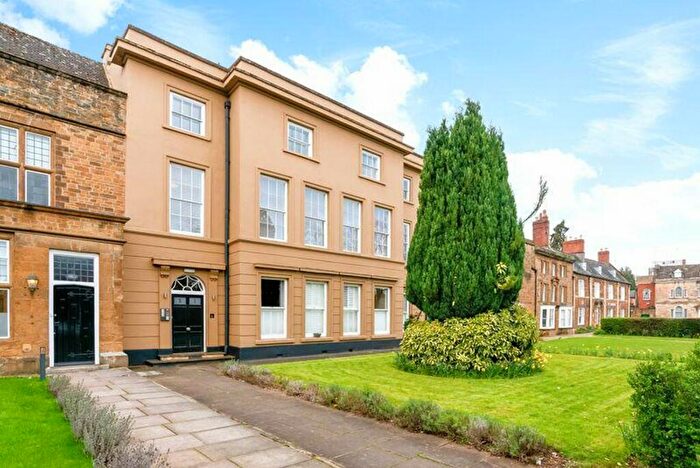 2 Bedroom Apartment To Rent In South Bar Street, Banbury, Oxfordshire, OX16