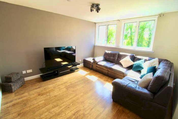 2 Bedroom Flat To Rent In Brighton Place, Top Floor, AB10