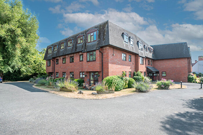 2 Bedroom Retirement Property For Sale In St James Court, The Strand, Bromsgrove, Worcestershire, B61