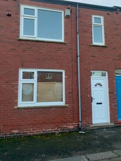2 Bedroom Town House To Rent In Kettlewell Tce, North Shields, NE30