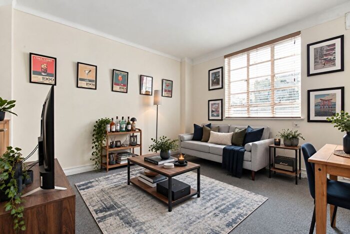 1 Bedroom Flat For Sale In Hatherley Grove, Bayswater, London, W2