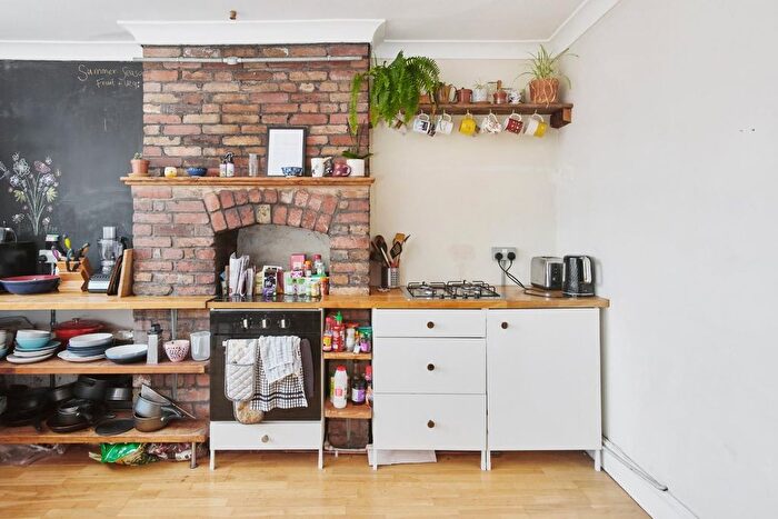 3 Bedroom Flat For Sale In Cheltenham Road, Montpelier, BS6