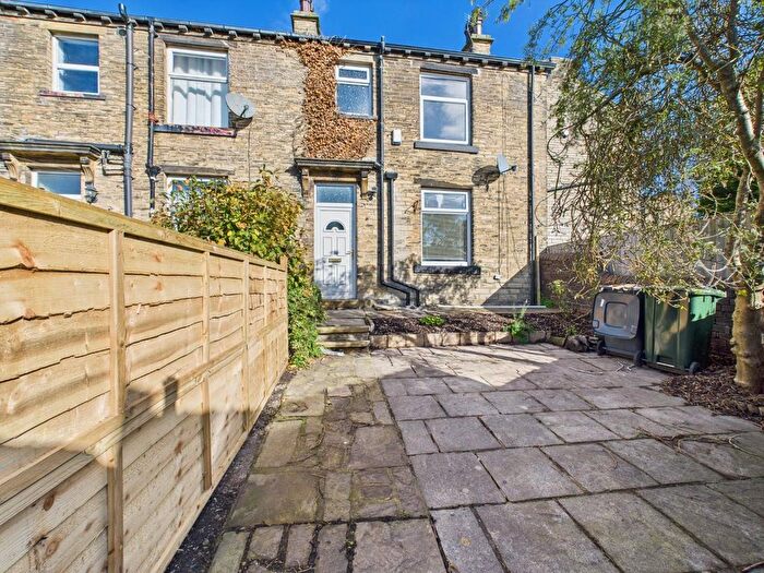 2 Bedroom Terraced House To Rent In East Croft, Wyke, Bradford, BD12