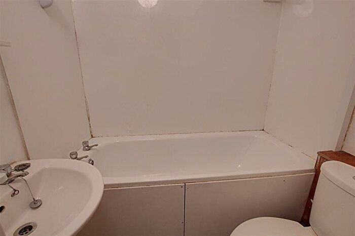 Flat To Rent In Lymore Gardens, Bath, BA2