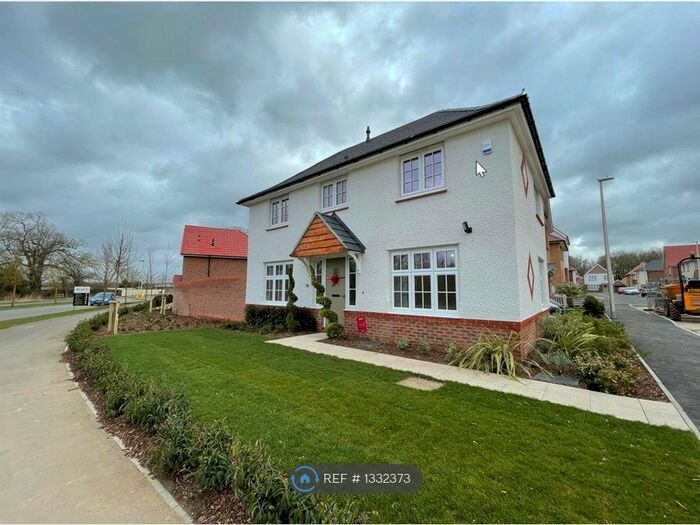 3 Bedroom Detached House To Rent In Carol Grove, Arborfield Green, Reading, RG2