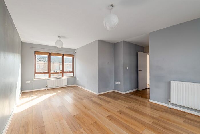 2 Bedroom Flat For Sale In Barchester Street, London, E14