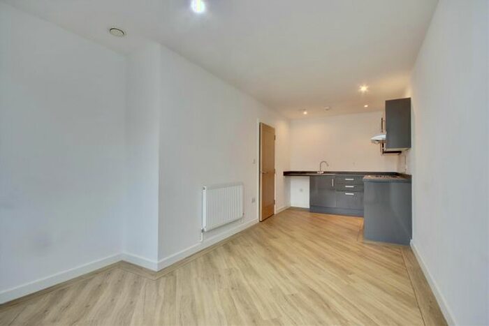 2 Bedroom Flat To Rent In London Road, Portsmouth, PO2