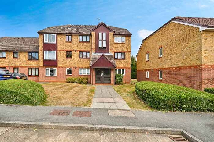 1 Bedroom Flat For Sale In Hunters Lane, Leavesden, Watford, WD25