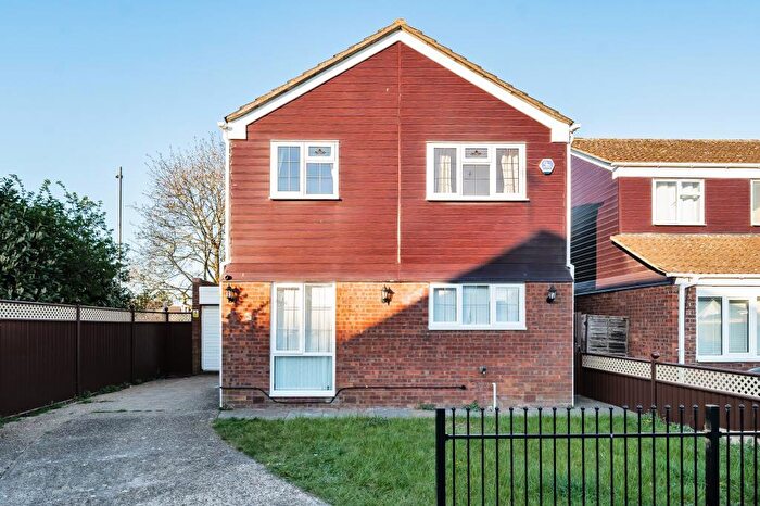 4 Bedroom Detached House To Rent In Galsworthy Place, Aylesbury, HP19